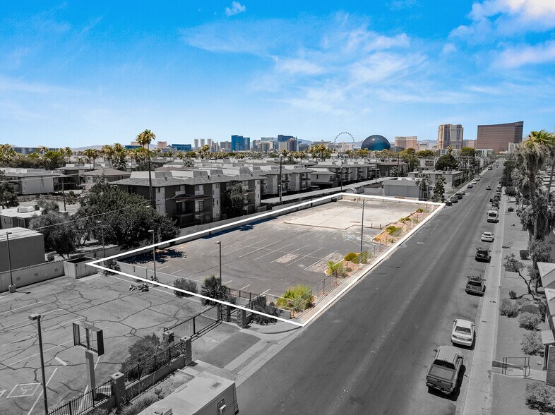 1111 Sierra Vista Dr, Las Vegas, NV à vendre - Photo de l’immeuble – Image 2 sur 11