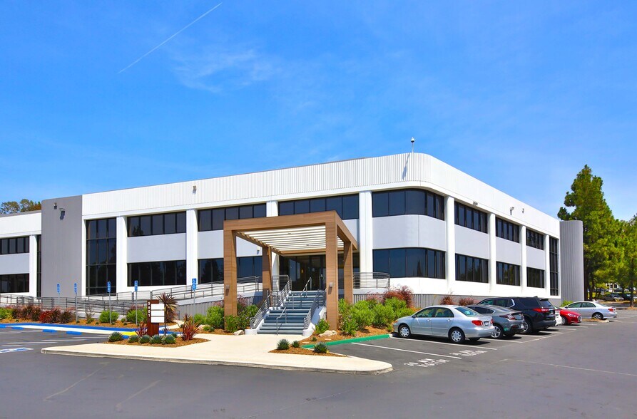 5601 Lindero Canyon Rd, Westlake Village, CA à louer - Photo de l’immeuble – Image 2 sur 7