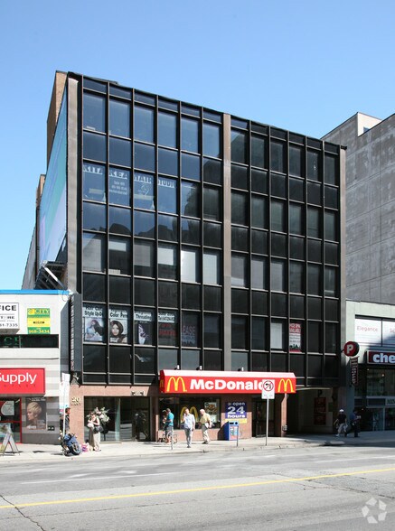 20 Eglinton Ave E, Toronto, ON à louer - Photo de l’immeuble – Image 3 sur 5