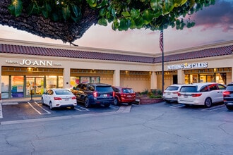 2082-2098 Foothill Blvd, La Verne, CA à louer Photo de l’immeuble– Image 1 sur 5