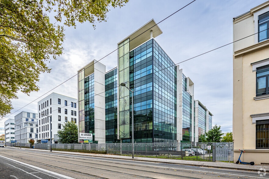 60 C Avenue Rockefeller, Lyon à louer - Photo de l’immeuble – Image 2 sur 5
