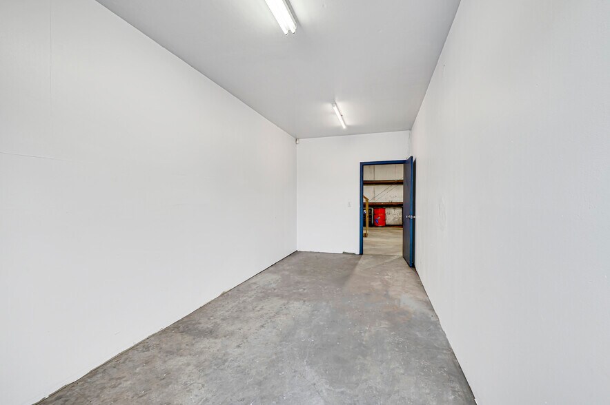 8621 Antelope Dr, Houston, TX à louer - Photo de l’immeuble – Image 3 sur 24