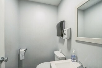 175 Commerce Dr, Hauppauge, NY à louer Photo intérieure– Image 2 sur 2