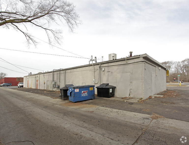 8505-8531 W 9 Mile Rd, Oak Park, MI à louer - Photo de l’immeuble – Image 2 sur 2
