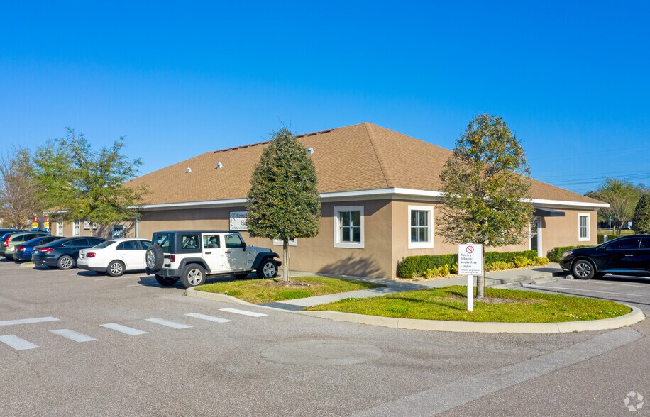16301 Fishhawk Blvd, Lithia, FL à louer - Photo de l’immeuble – Image 2 sur 12