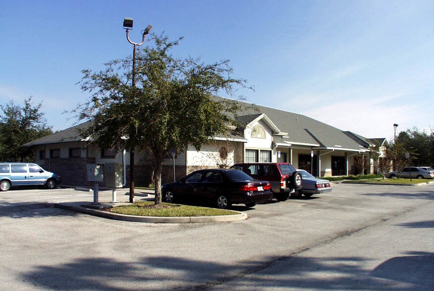 2959 Alafaya Trl, Oviedo, FL à louer - Photo de l’immeuble – Image 2 sur 12