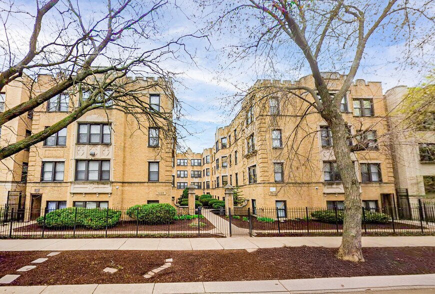 7349 N Damen Ave, Chicago, IL à vendre - Photo principale – Image 1 sur 9