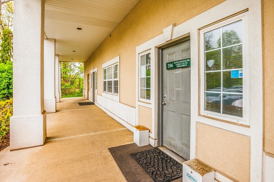 215-236 Bridge St, Metuchen, NJ à vendre - Photo de l’immeuble – Image 3 sur 23