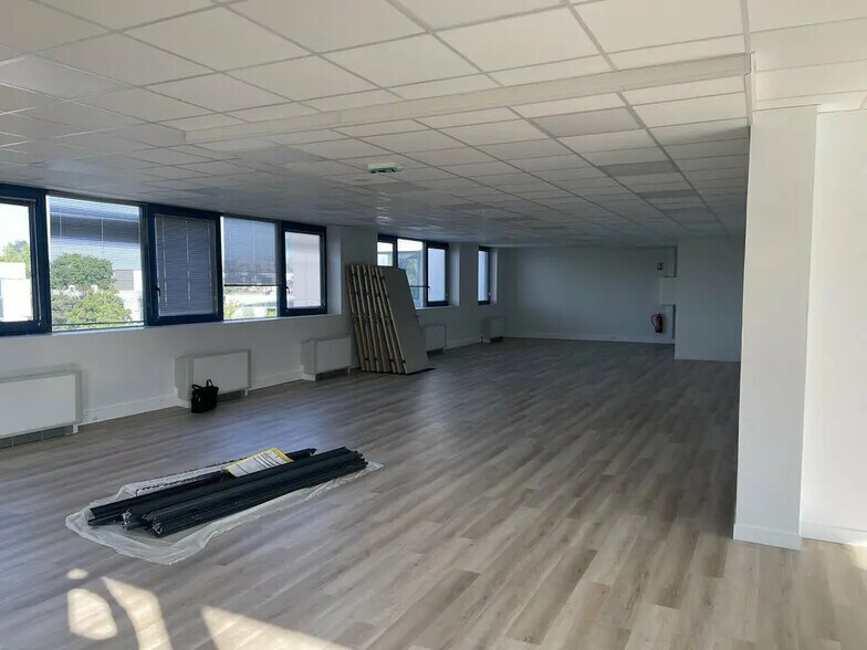 Bureau dans Écully à louer - Photo de l’immeuble – Image 2 sur 14