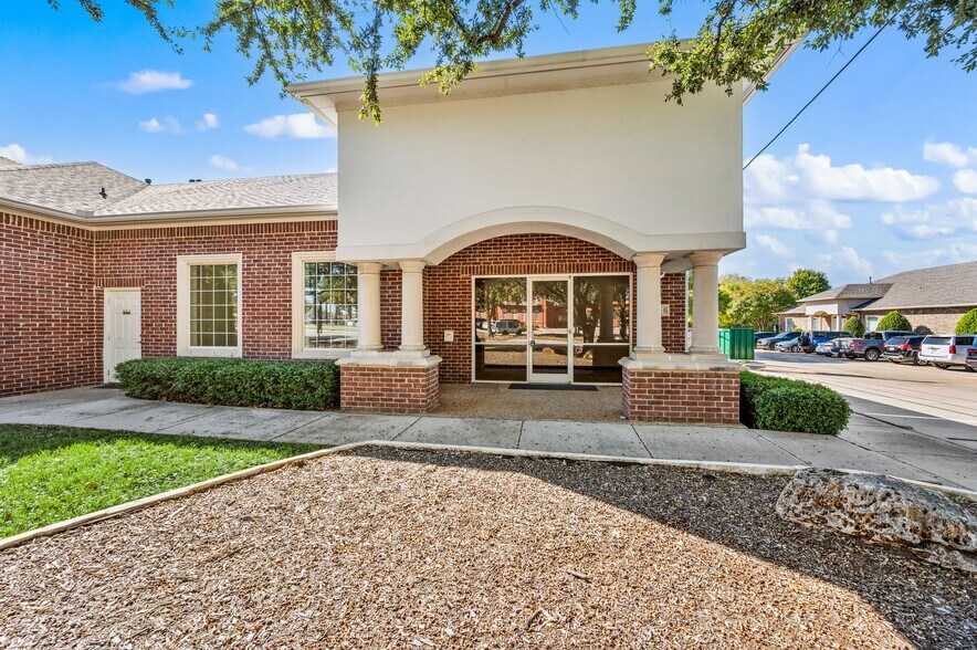 5708 Colleyville Blvd, Colleyville, TX à louer - Photo de l’immeuble – Image 1 sur 25
