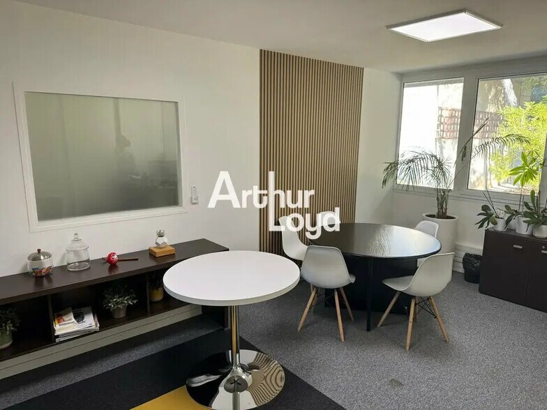 Bureau dans Valbonne à louer - Photo de l’immeuble – Image 1 sur 5