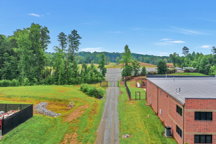 11134 Business Ln, Mint Hill, NC à louer - Photo de l’immeuble – Image 2 sur 3