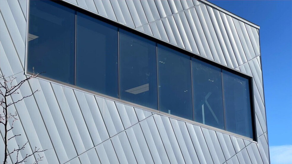 5850 Av Andover, Mt Royal, QC à louer - Vidéo sur l’annonce professionnelle – Image 2 sur 3