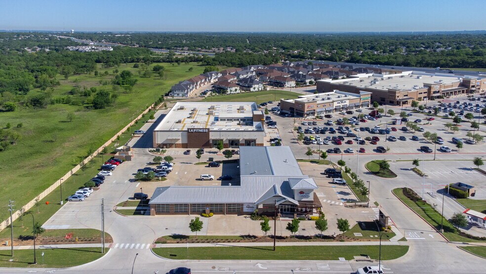 5351 W Sublett Rd, Arlington, TX à vendre - Photo de l’immeuble – Image 2 sur 3