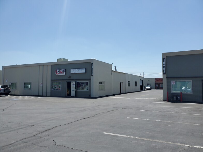 16202-16214 Arrow Highway portefeuille de 3 biens à vendre sur LoopNet.fr - Photo de l’immeuble – Image 3 sur 3