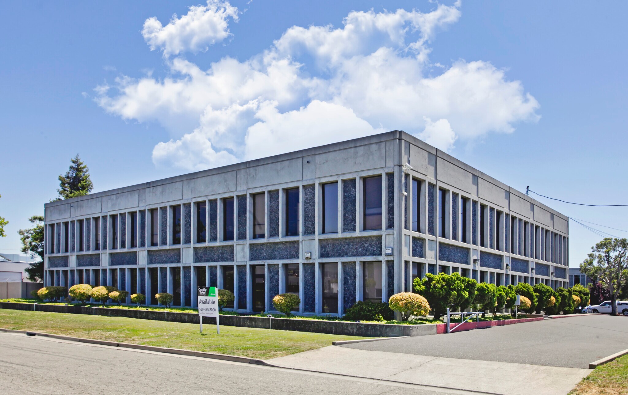 480 Roland Way, Oakland, CA à louer Photo de l’immeuble– Image 1 sur 4