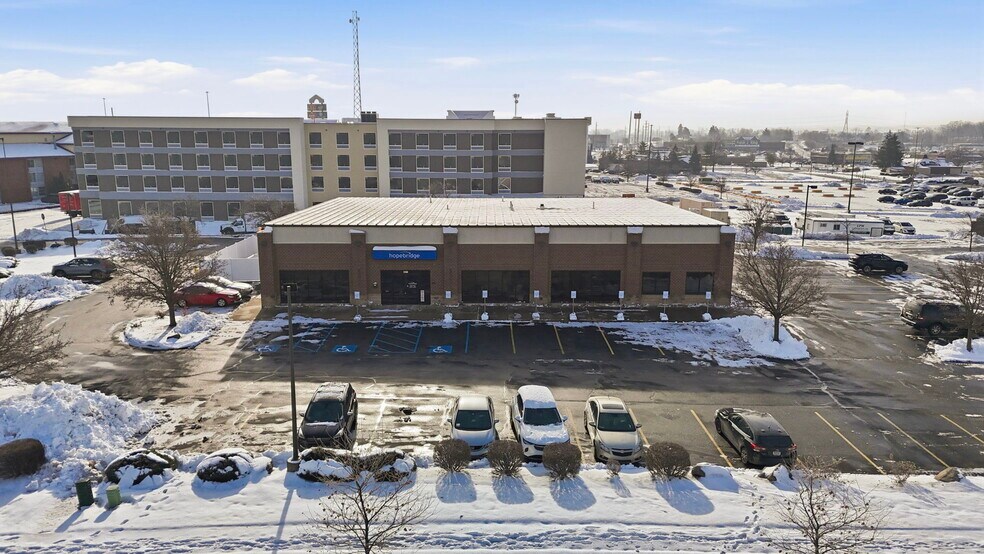 5511 Coventry Ln, Fort Wayne, IN à vendre - Photo de l’immeuble – Image 2 sur 10