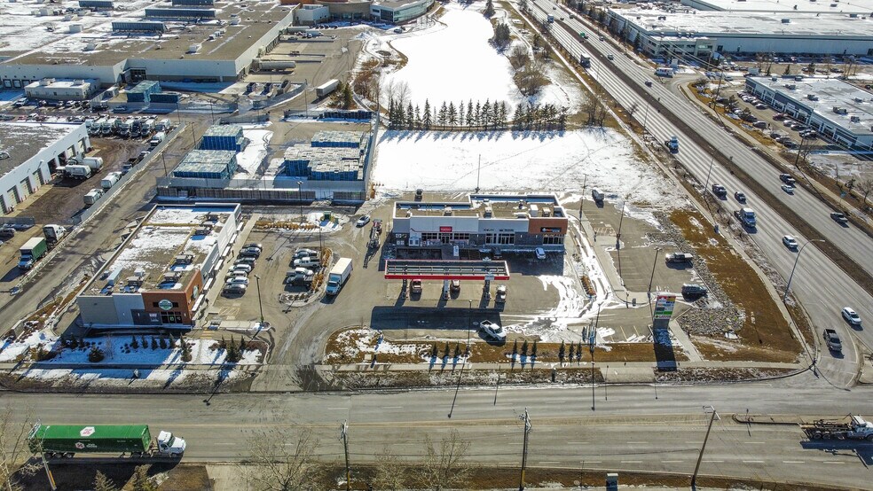 5333 61 Av SE, Calgary, AB à vendre - Aérien – Image 2 sur 2