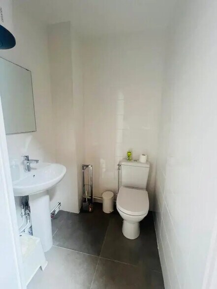 Local d’activités dans Chavenay à louer - Photo de l’immeuble – Image 2 sur 3