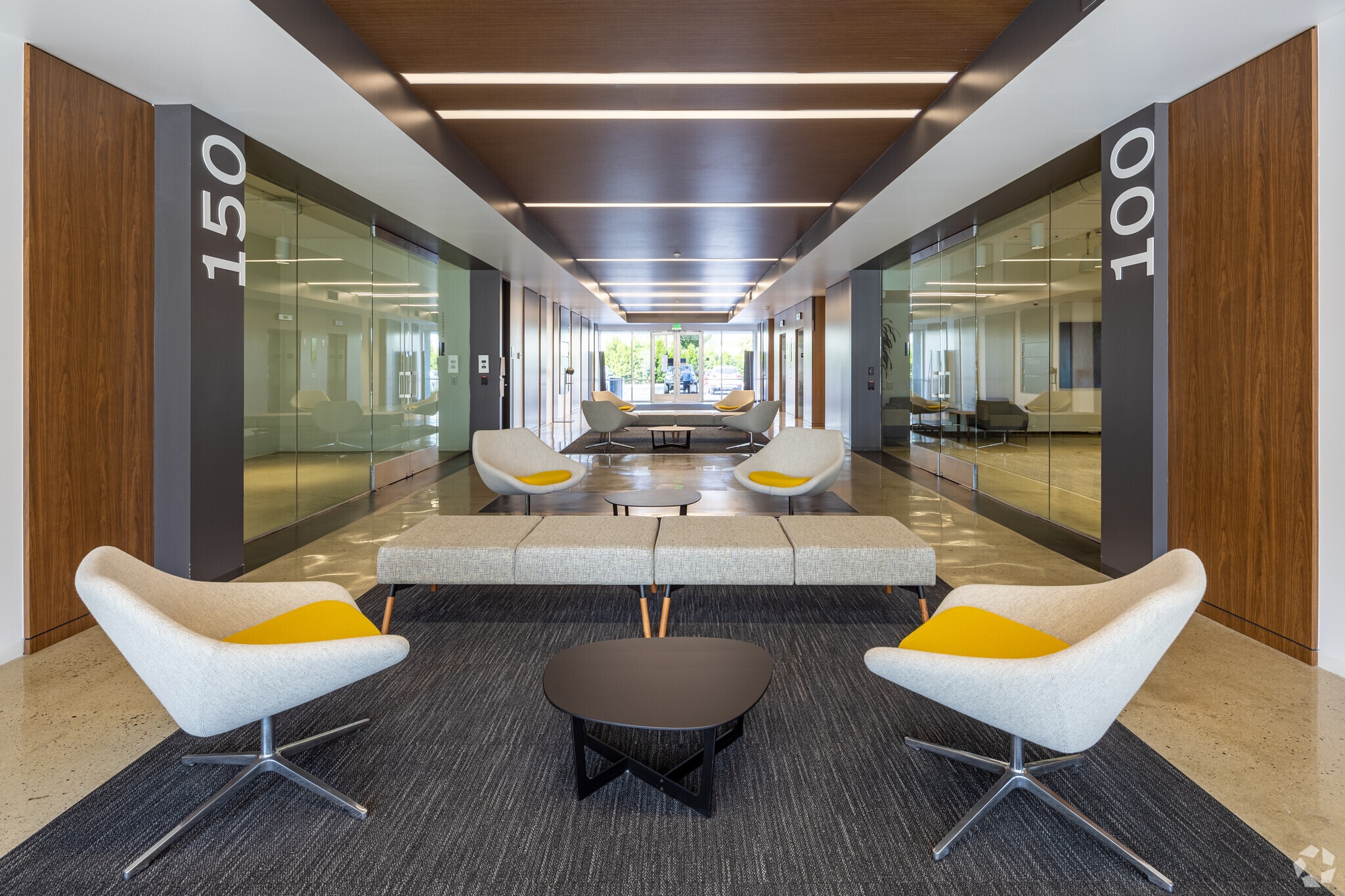 2150 Towne Centre Pl, Anaheim, CA à louer Hall d’entrée– Image 1 sur 2