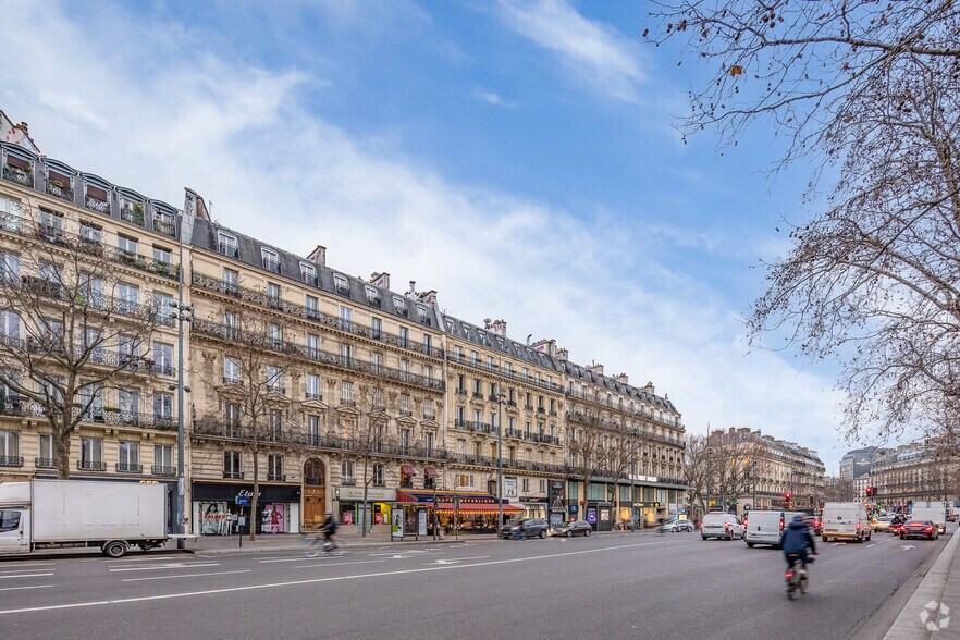 11 Place De La République, Paris à vendre - Photo de l’immeuble – Image 2 sur 4
