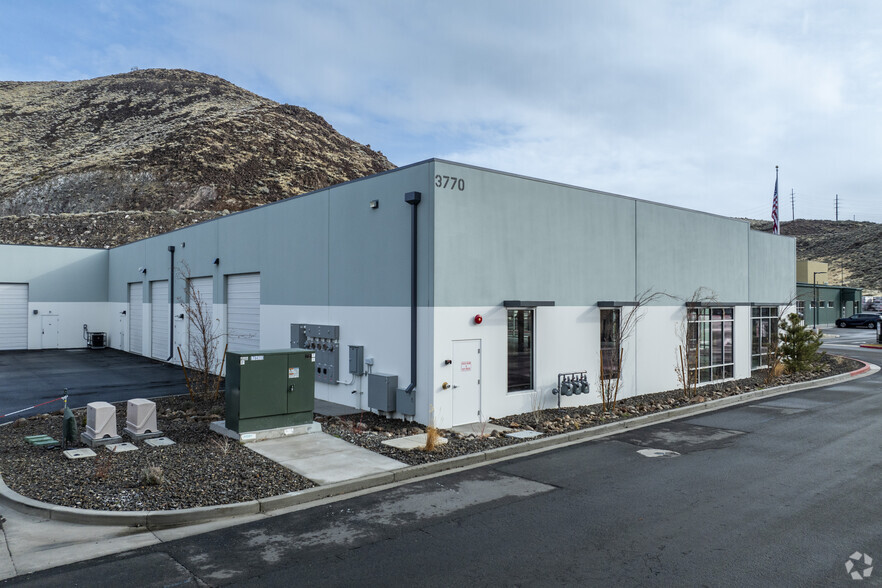 3770 Barron Way, Reno, NV à louer - Photo principale – Image 1 sur 5