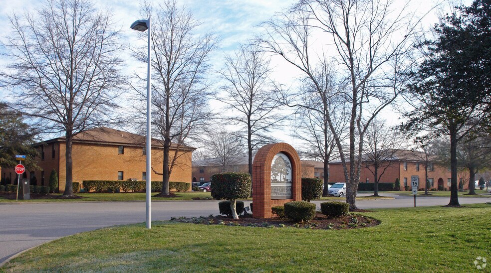 749 Green Tree Cir, Chesapeake, VA à vendre - Photo de l’immeuble – Image 3 sur 4