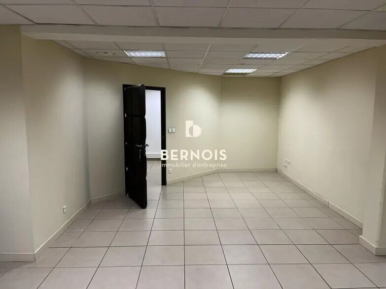 Bureau dans Toulon à louer - Photo de l’immeuble – Image 2 sur 14