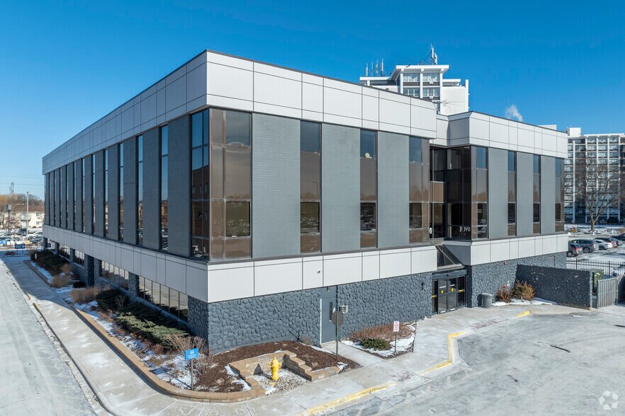 8901 Golf Rd, Des Plaines, IL à louer - Photo de l’immeuble – Image 3 sur 12
