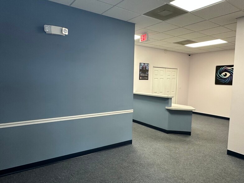 214 Pasadena Ave S, Saint Petersburg, FL à louer - Photo intérieure – Image 2 sur 18