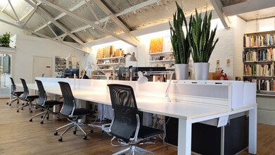 50 Bromells Rd, Londres à louer Photo intérieure– Image 2 sur 9