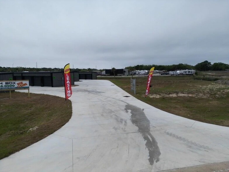 2100 W Parkway St, Groves, TX à vendre - Photo de l’immeuble – Image 3 sur 10