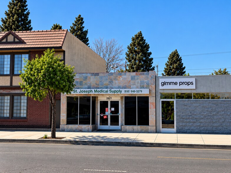 2821 W Burbank Blvd, Burbank, CA à vendre - Photo de l’immeuble – Image 2 sur 9