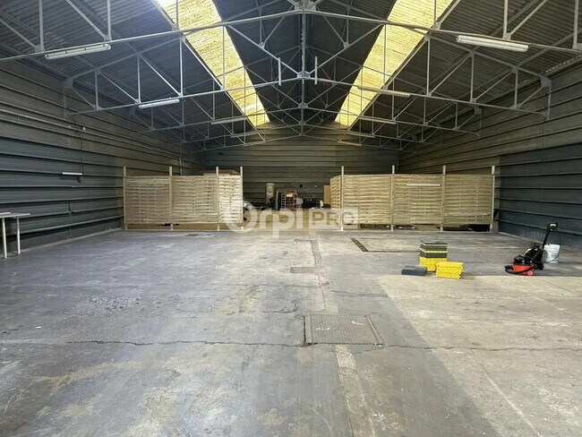 Plus de détails pour 142 Rue Du Faubourg Saint-Jean, Beauvais - Local d'activités à louer