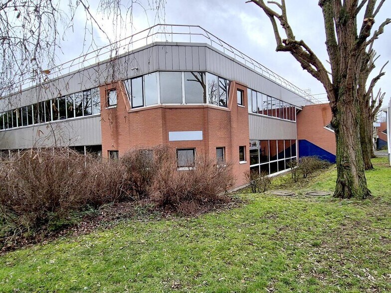 Industriel/Logistique dans Saint-Thibault-des-Vignes à louer - Photo de l’immeuble – Image 2 sur 16