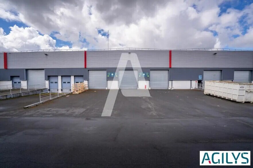 Industriel/Logistique dans à louer - Photo de l’immeuble – Image 3 sur 10
