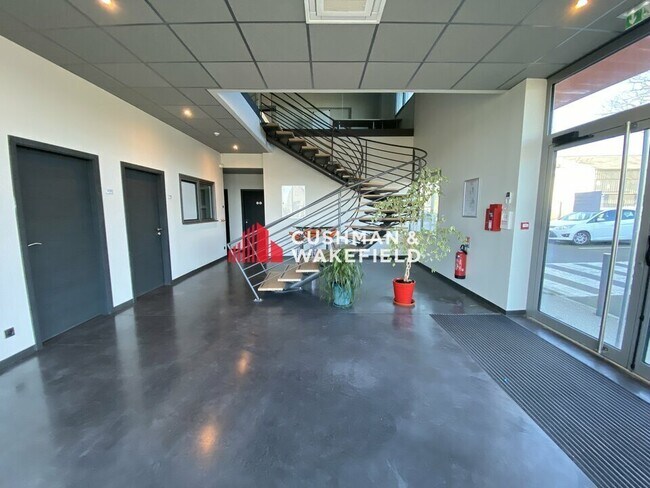 Plus de détails pour 3 Ter Chemin De La Chasse, Colomiers - Différents types d’espaces à louer