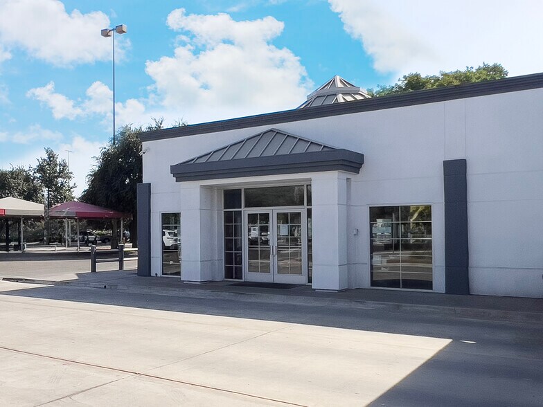 1697 W Lacey Blvd, Hanford, CA à louer - Photo principale – Image 1 sur 25