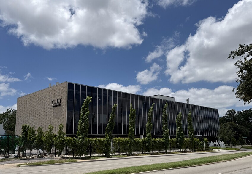 4525 Lemmon Ave, Dallas, TX à louer - Photo de l’immeuble – Image 2 sur 11