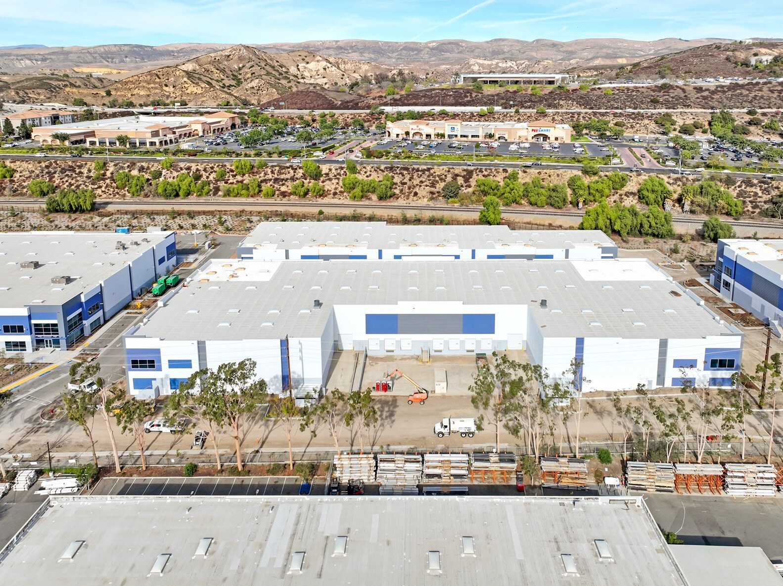 NEC Madera Rd & Easy St, Simi Valley, CA à louer Photo de l’immeuble– Image 1 sur 8