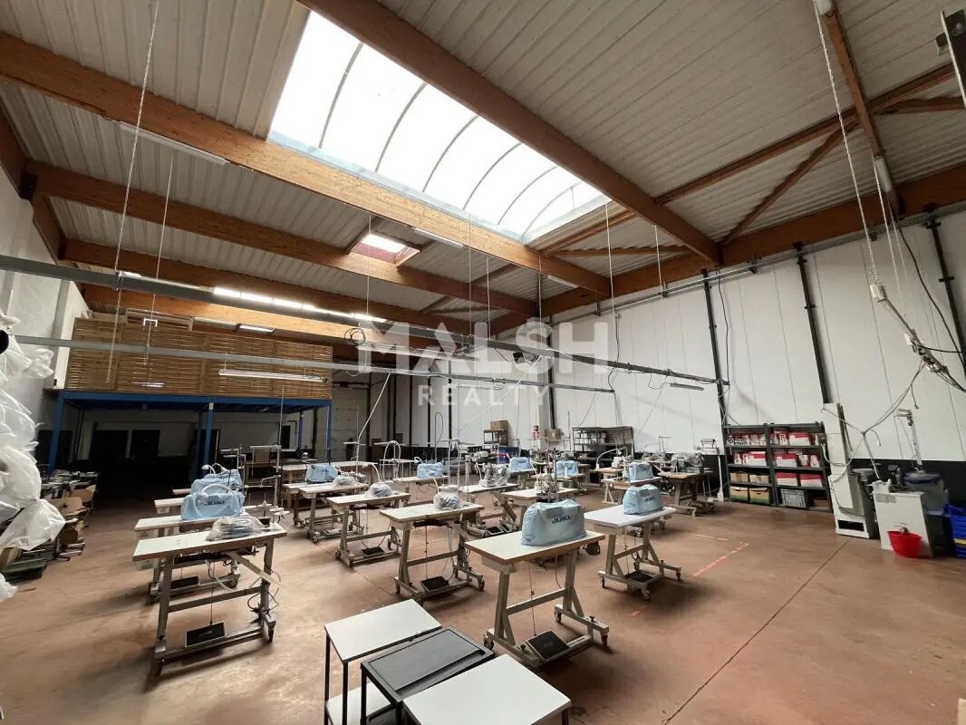 Bureau dans Décines-Charpieu à louer Photo de l’immeuble– Image 1 sur 31