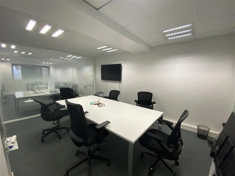 Bureau dans Neuilly-sur-Seine à louer - Photo de l’immeuble – Image 2 sur 8