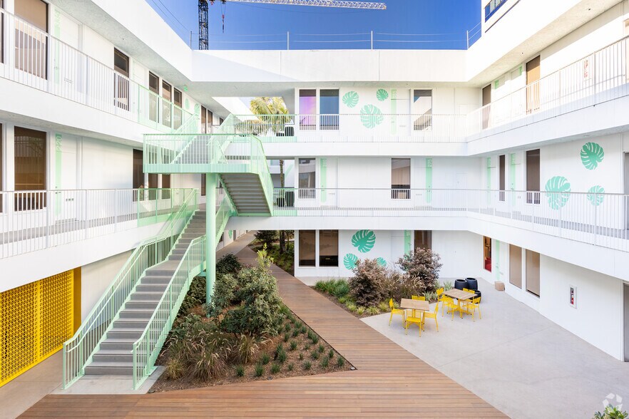 11340 W Olympic Blvd, Los Angeles, CA à louer - Photo principale – Image 1 sur 28