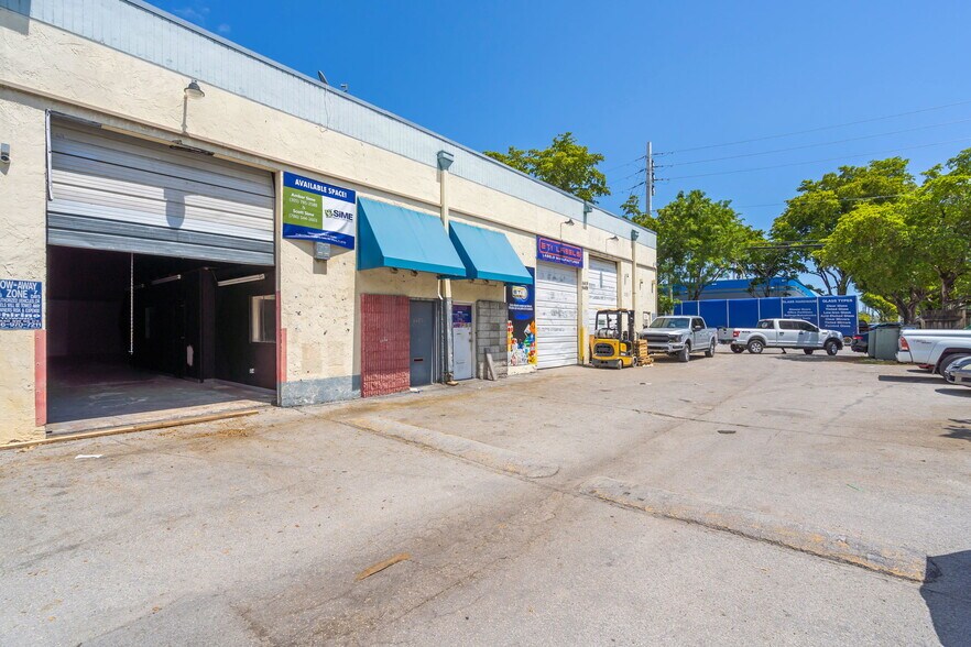 6405-6447 NW 82nd Ave, Miami, FL à louer - Photo de l’immeuble – Image 3 sur 31