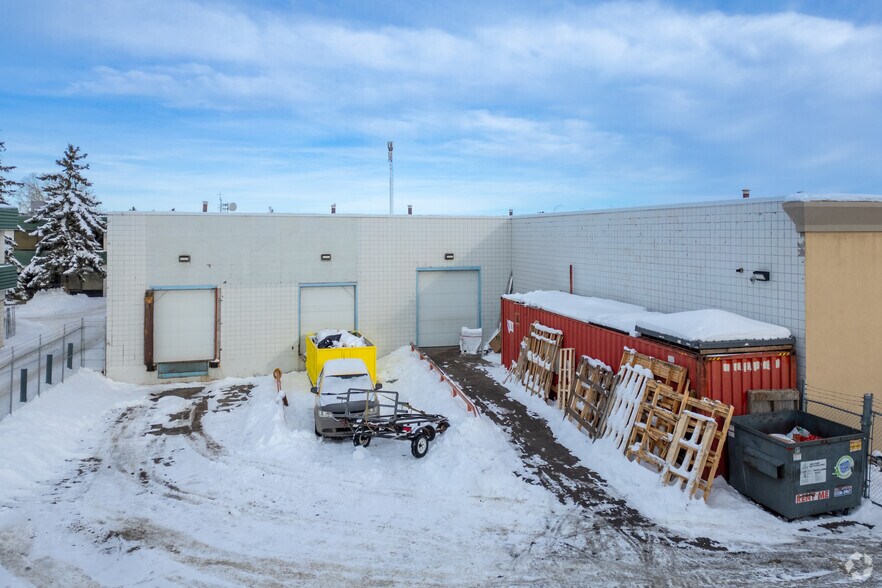 3605 32nd St NE, Calgary, AB à louer - Photo de l’immeuble – Image 3 sur 4