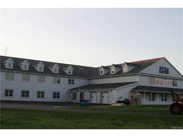 15173 North Rd, Fenton, MI à louer - Photo de l’immeuble – Image 3 sur 5