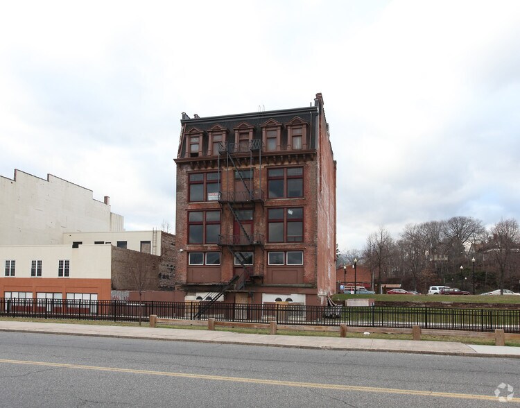 21-23 Colony St, Meriden, CT à louer - Photo de l’immeuble – Image 3 sur 6