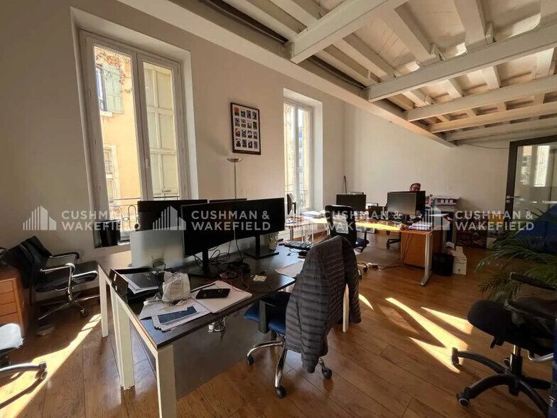 8 Rue Euthymenes, Marseille à louer - Photo de l’immeuble – Image 3 sur 9