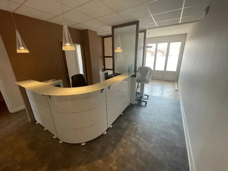 Bureau dans Lyon à louer - Photo de l’immeuble – Image 2 sur 2