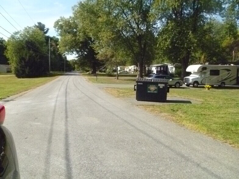 120 Casimer Rd, Middletown, NY à vendre - Photo principale – Image 1 sur 13